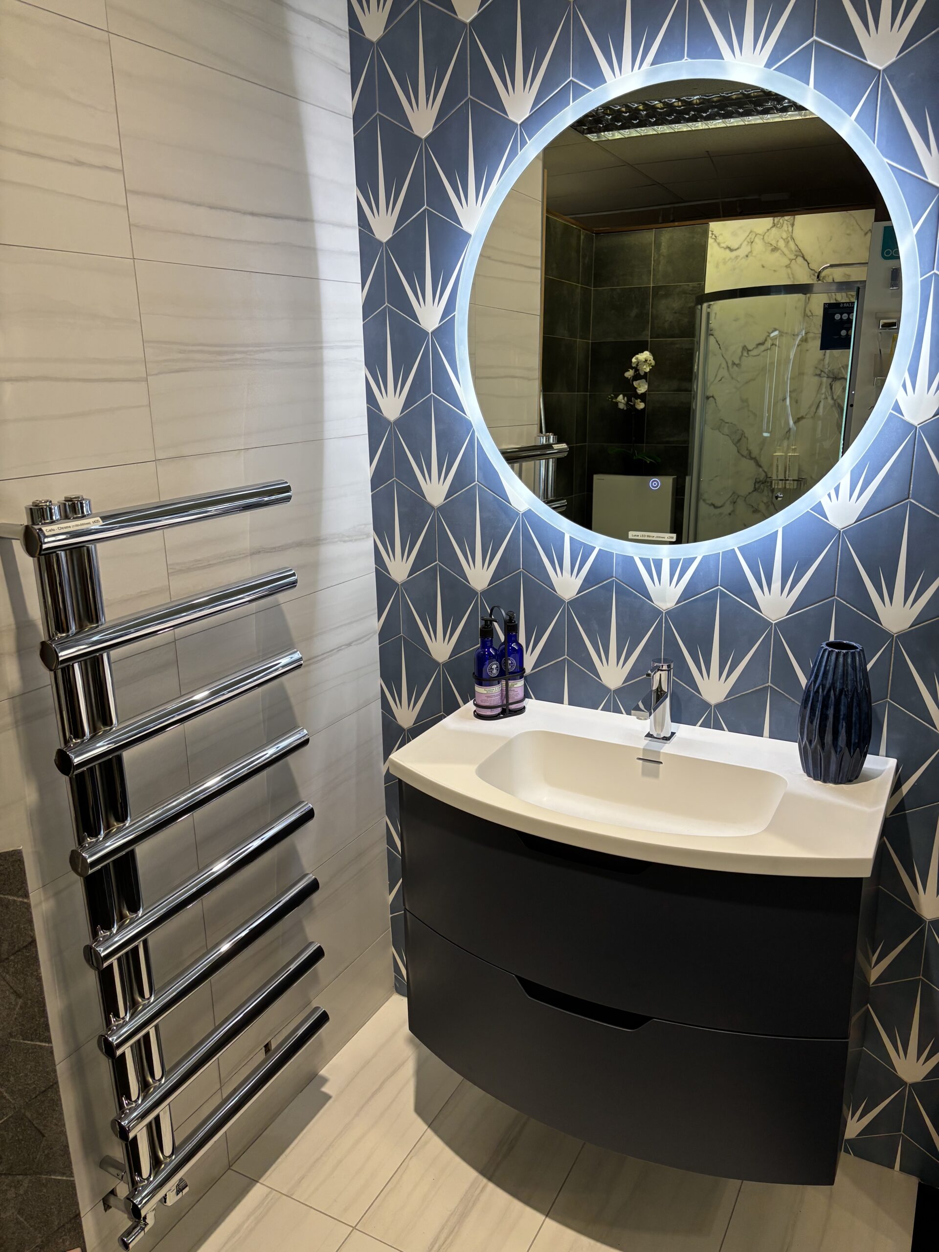 Dramatic wetwall and panelling trend